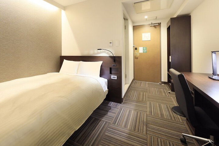 Room 17 of 107