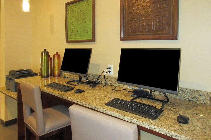 Business Center 24 of 25