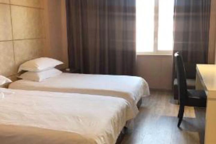 Room 14 of 16