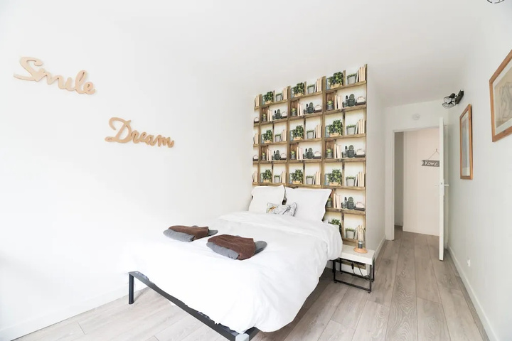 Room 2 of 12
