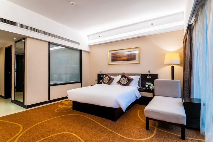 Room 7 of 39