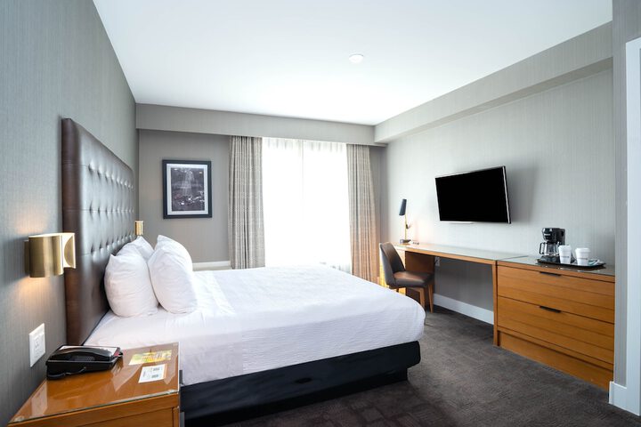 1 King Bed (14 of 29)