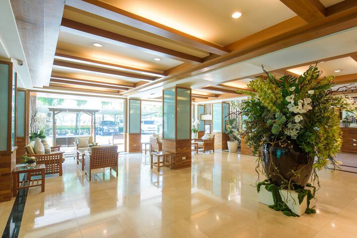 Ballroom/Hall 79 of 89