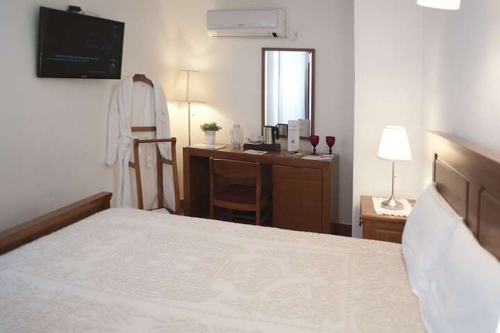 Room 16 of 62