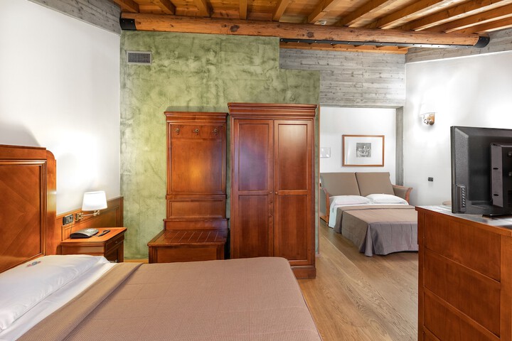 Room 3 of 81