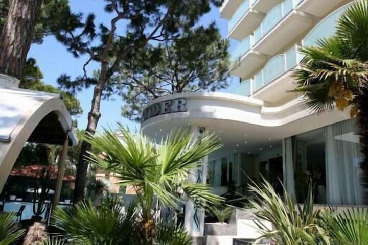 Hotel 92 of 99