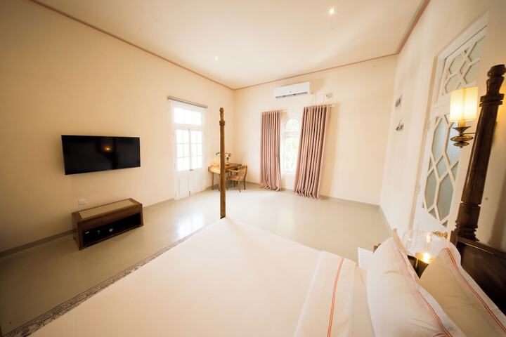 Room 6 of 37
