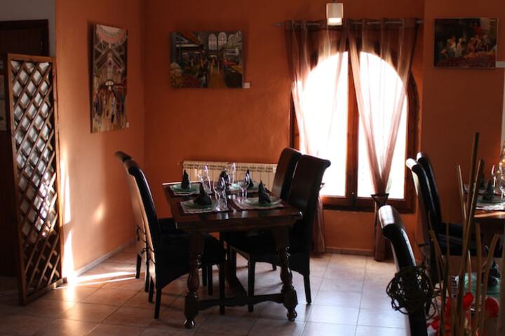 Dining 33 of 43