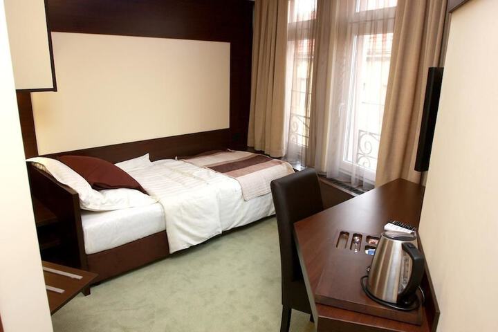 Room 6 of 23