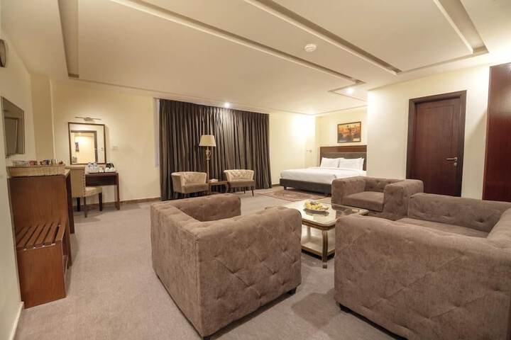 Room 5 of 16