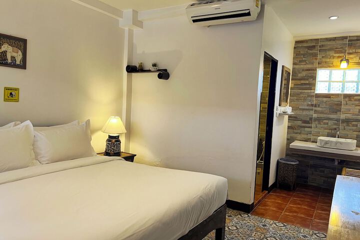 Room 28 of 62