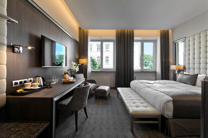 Room 7 of 70