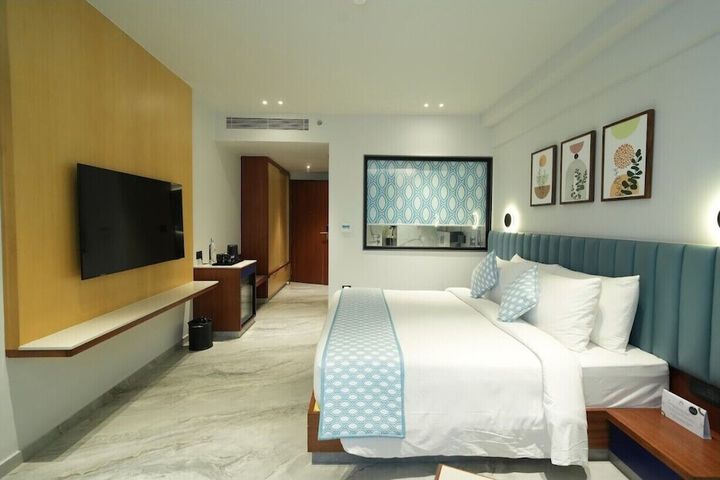 Room 9 of 16
