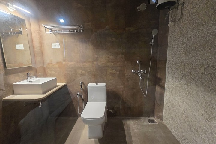 Room 17 of 27