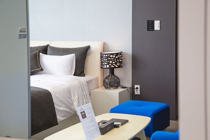 Room 9 of 65