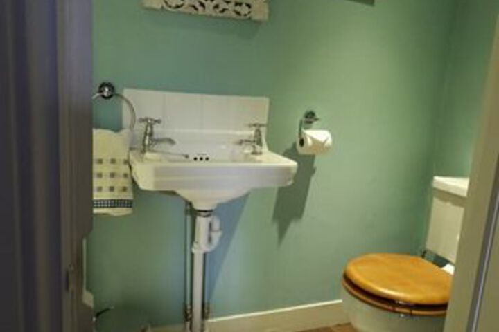 Room 3 of 16