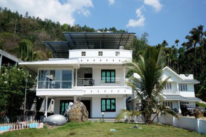 OYO 12224 Karoli Inn