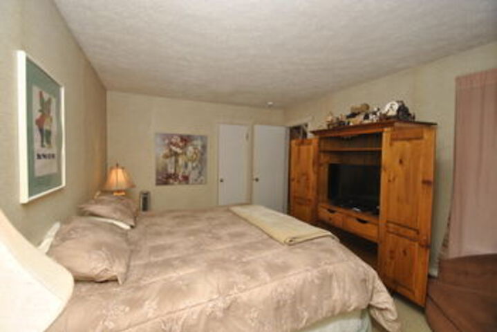 Room 5 of 11