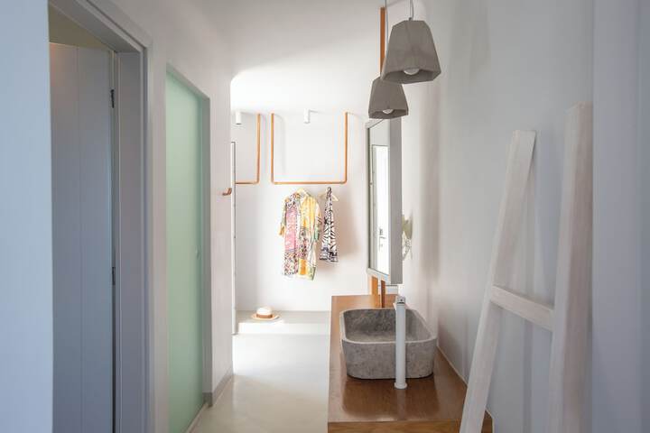 Room 46 of 86