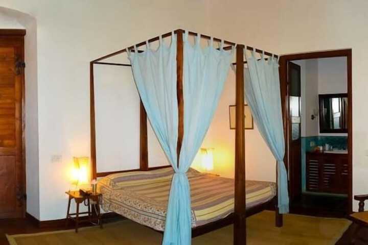 Room 3 of 33