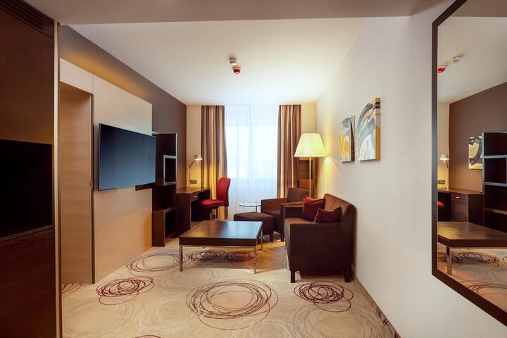 Room 23 of 115