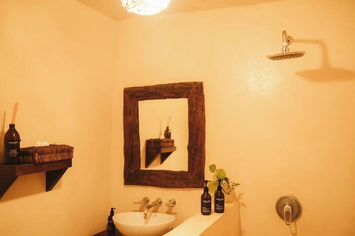 Room 37 of 60