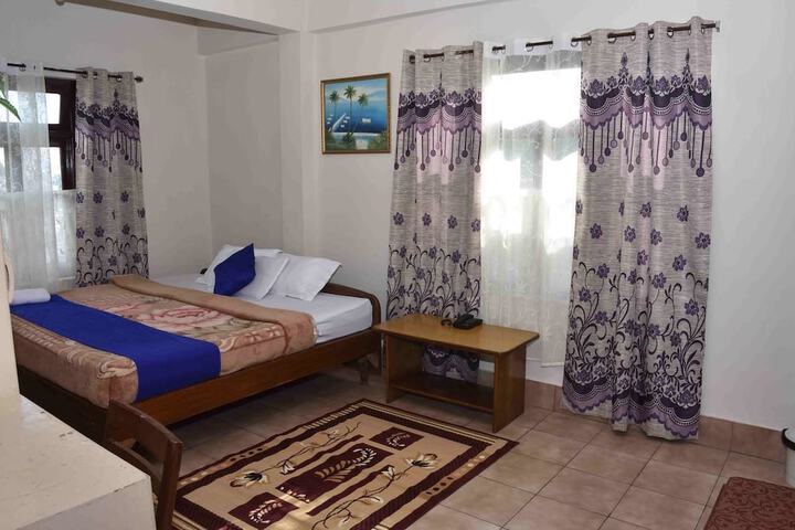 Room 5 of 11