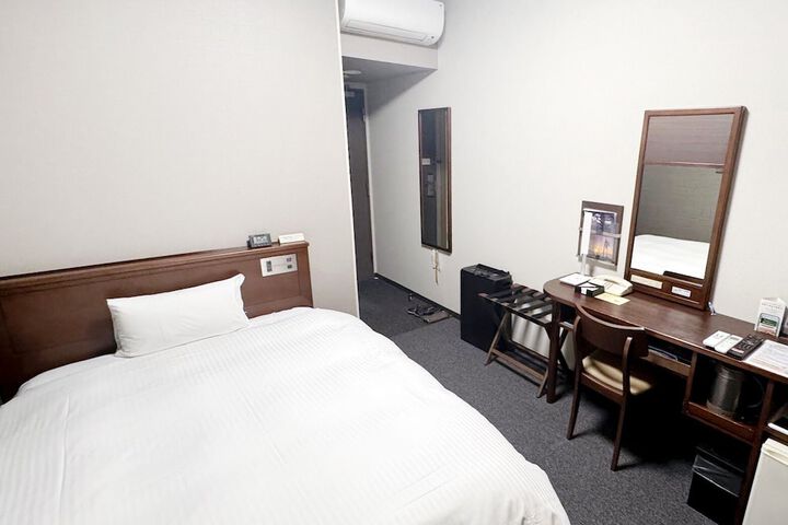 Room 4 of 27