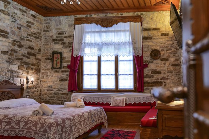 Room 34 of 62