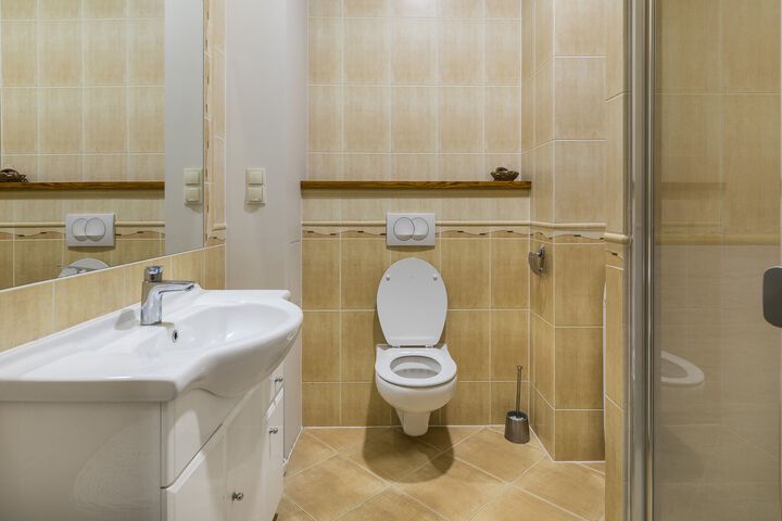 Room 2 of 25