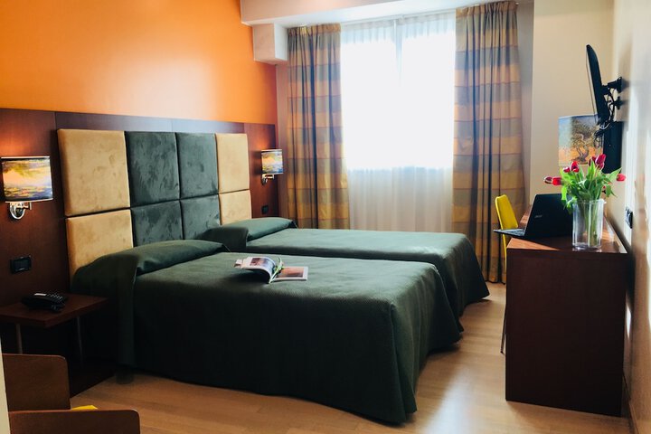 Room 11 of 48