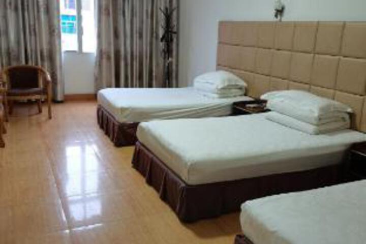 Room 9 of 10