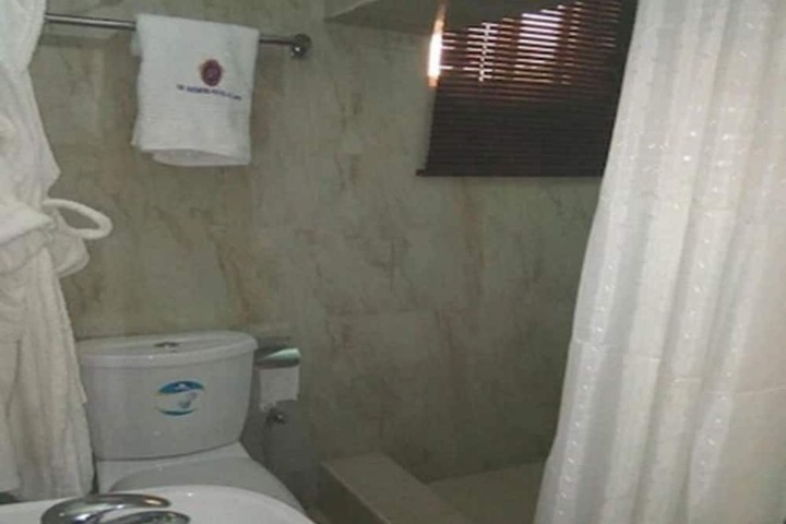 Room 11 of 21