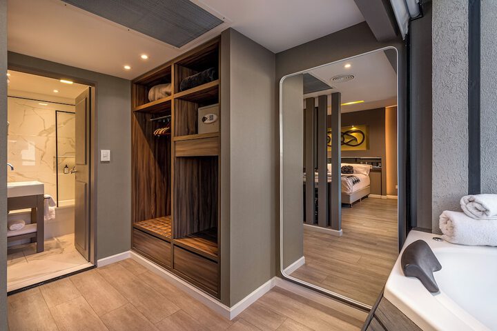 Room 15 of 27