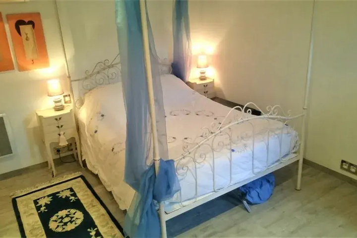 Room 2 of 9