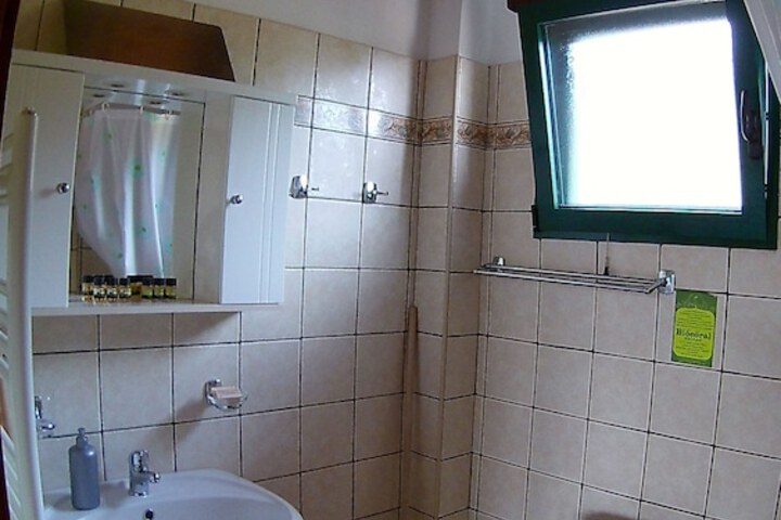 Room 16 of 37