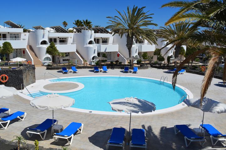 Hotel with Pool