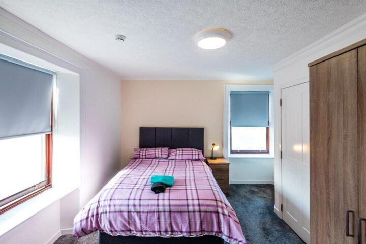 Room 8 of 12