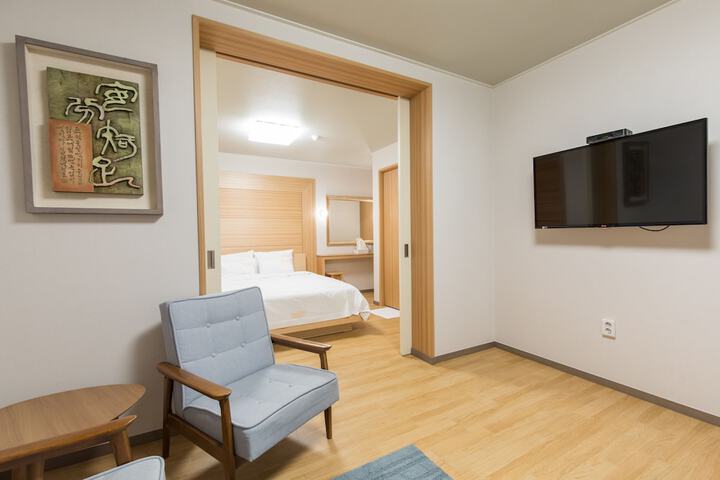 Room 13 of 68