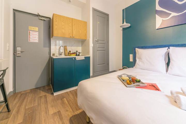 Room 18 of 185