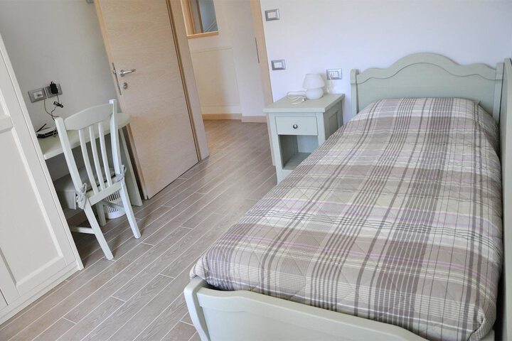 Room 3 of 41