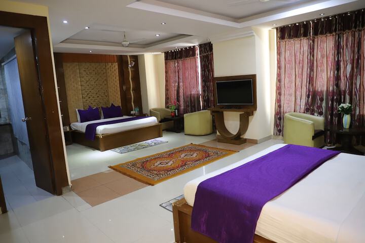 Room 13 of 70