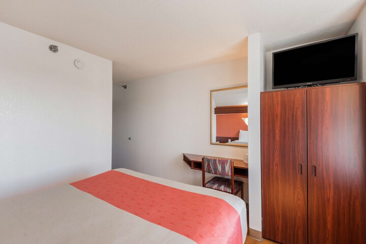 Room 11 of 41
