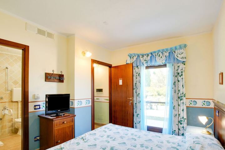 Room 18 of 181