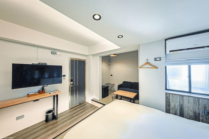 Room 13 of 42