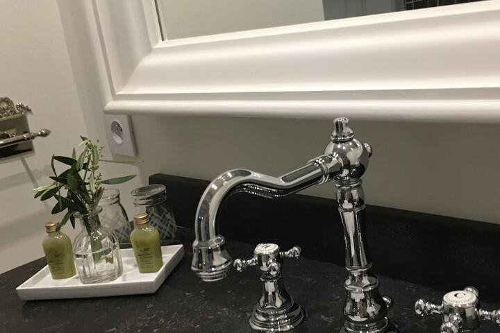 Room 10 of 14