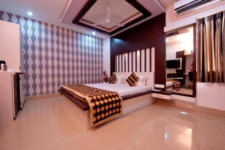 Room 3 of 11