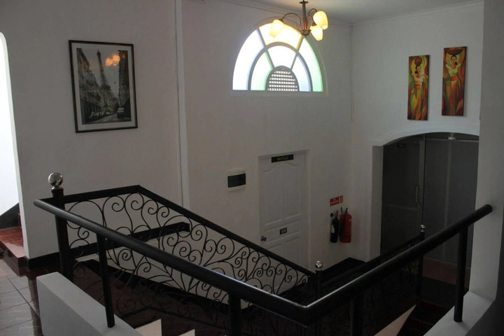 Photo 8