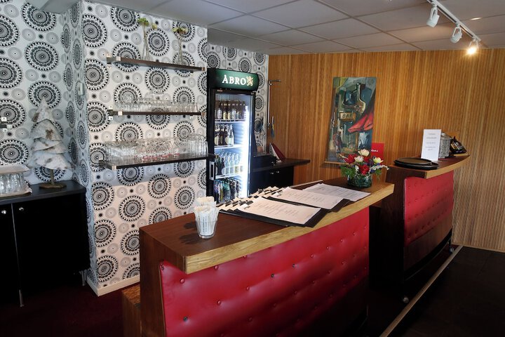 Lounge 49 of 67
