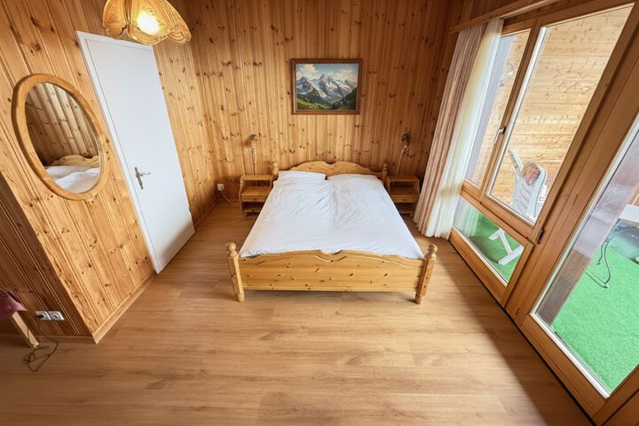 Room 4 of 163